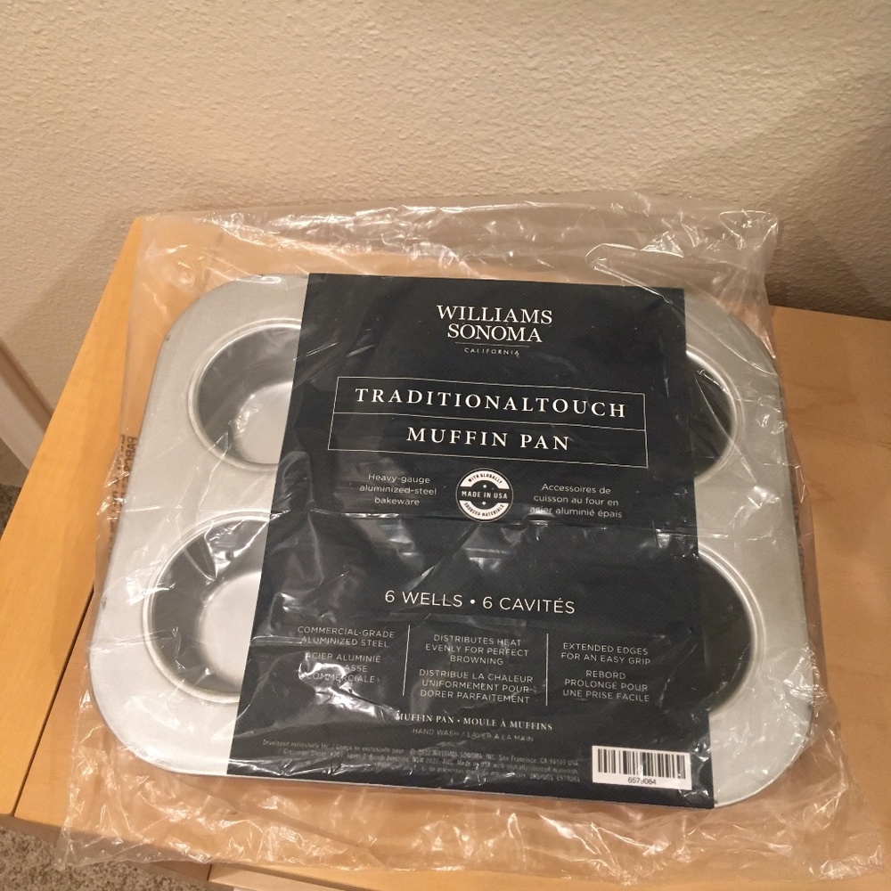 Williams Sonoma Aluminized Steel Traditional Touch 6-Cup Muffin Pan